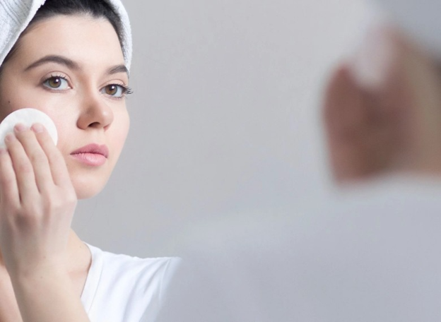 بهترین تونر برای پوست مختلط: راهنمایی جامع برای متعادلکردن چربی و خشکی پوست