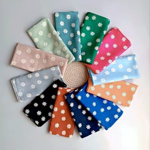 روسری مینی اسکارف طرح گل بابونه | نخی، قواره ۷۵، سبک و لطیف