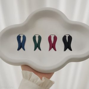 گیره روسری دوطرفه ساده دینا طرح لاله